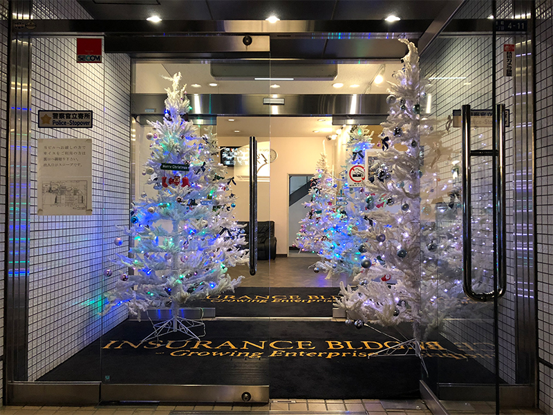 入口のクリスマスツリー